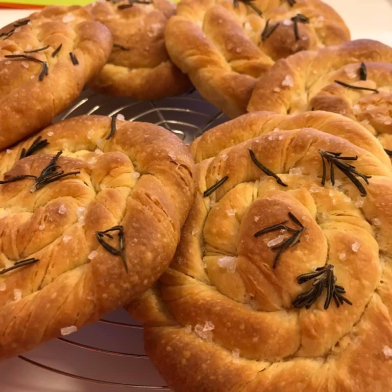 Ricciole di Imola con rosmarino